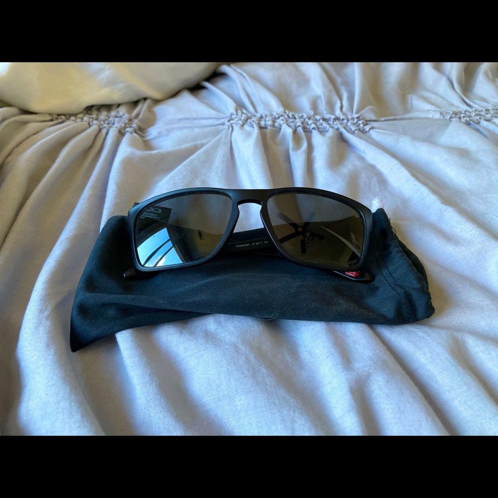 ❌ SOLD ❌ Men’s Oakley Sylas